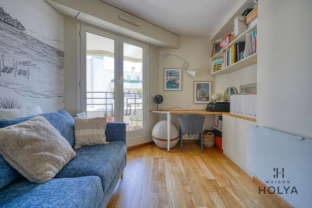 Le Retro - A Bastille - 170C Paris France